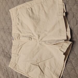 BANANA REPUBLIC CREAM CHINO SHORTS SIZE 12